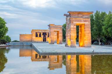 Tranquilidad absoluta en el Templo de Debod 